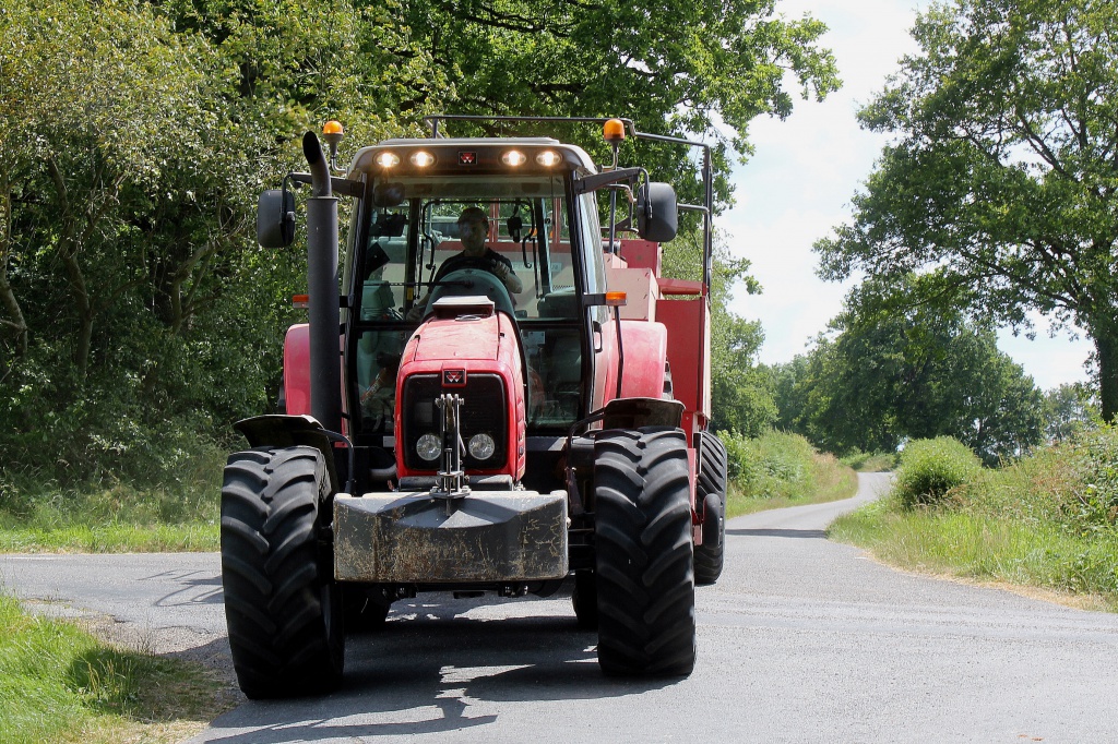 Massey Ferguson 6480 et MF 187.jpg