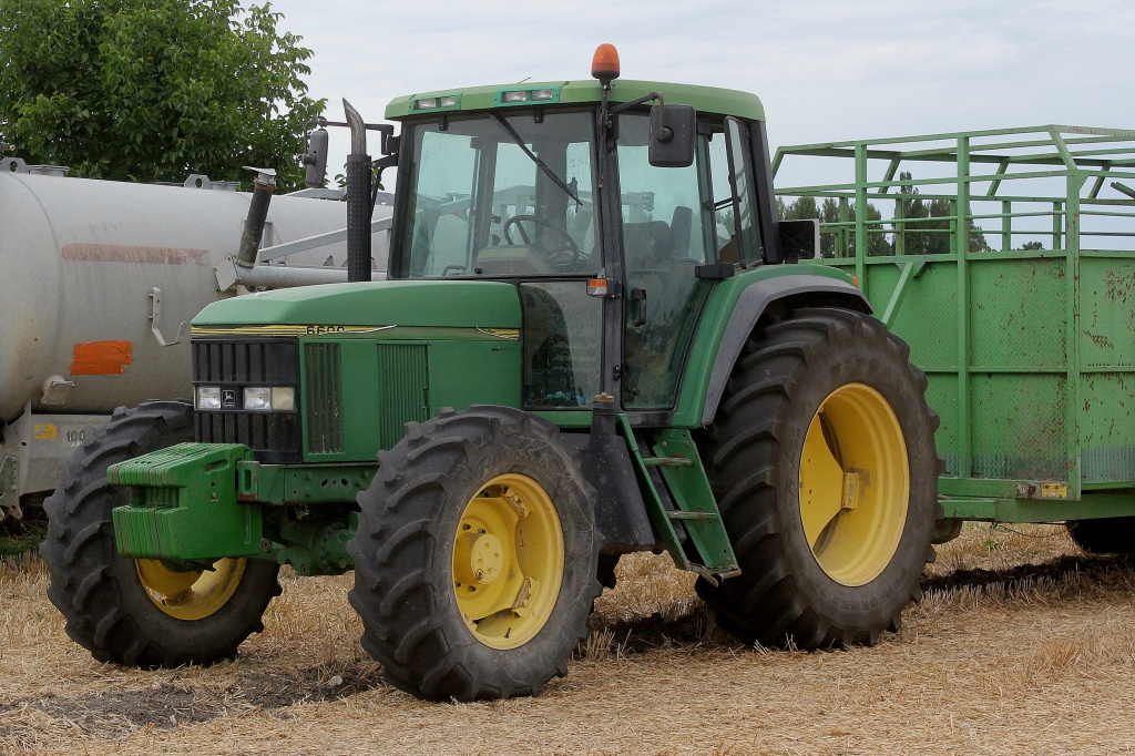 JohnDeere 6600.jpg