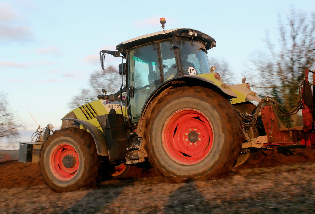 Claas Arion 620 ..jpg