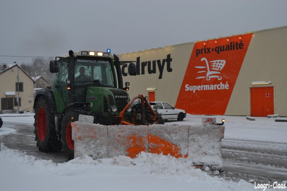 Tracteur Fendt déneigement orange Siku