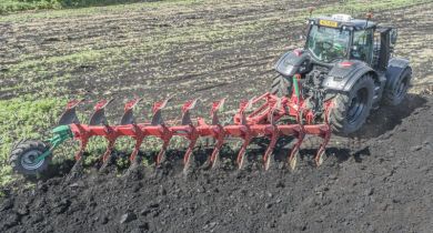 Une version hors raie pour la charrue déchaumeuse Ecomat.