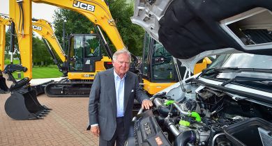 Un moteur à hydrogène JCB installé dans un Mercedes Sprinter