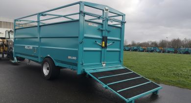 Rolland: deux nouvelles bétaillères Rollvan à pont 